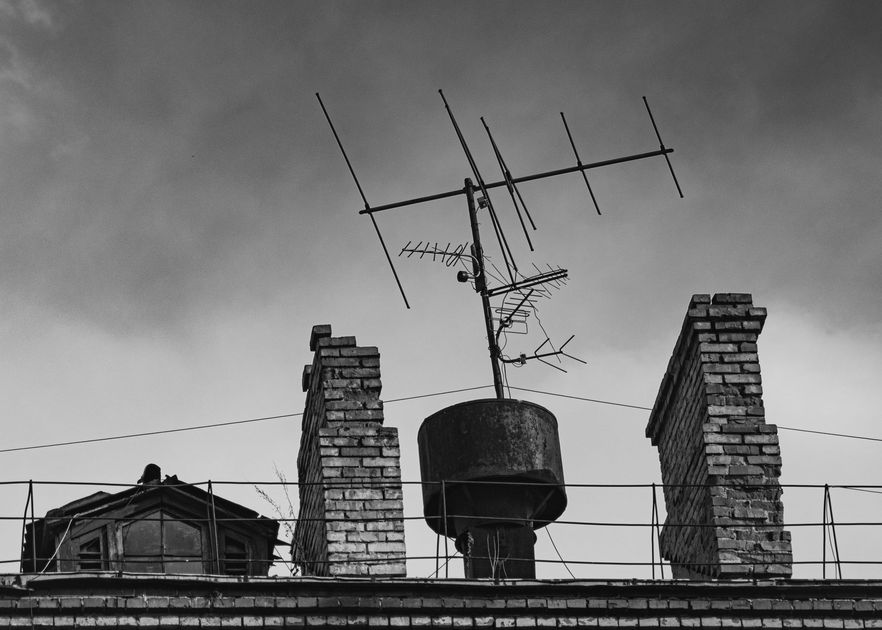 El Triunfo: Vientos huracanados dejaron antena caída y techos destruidos