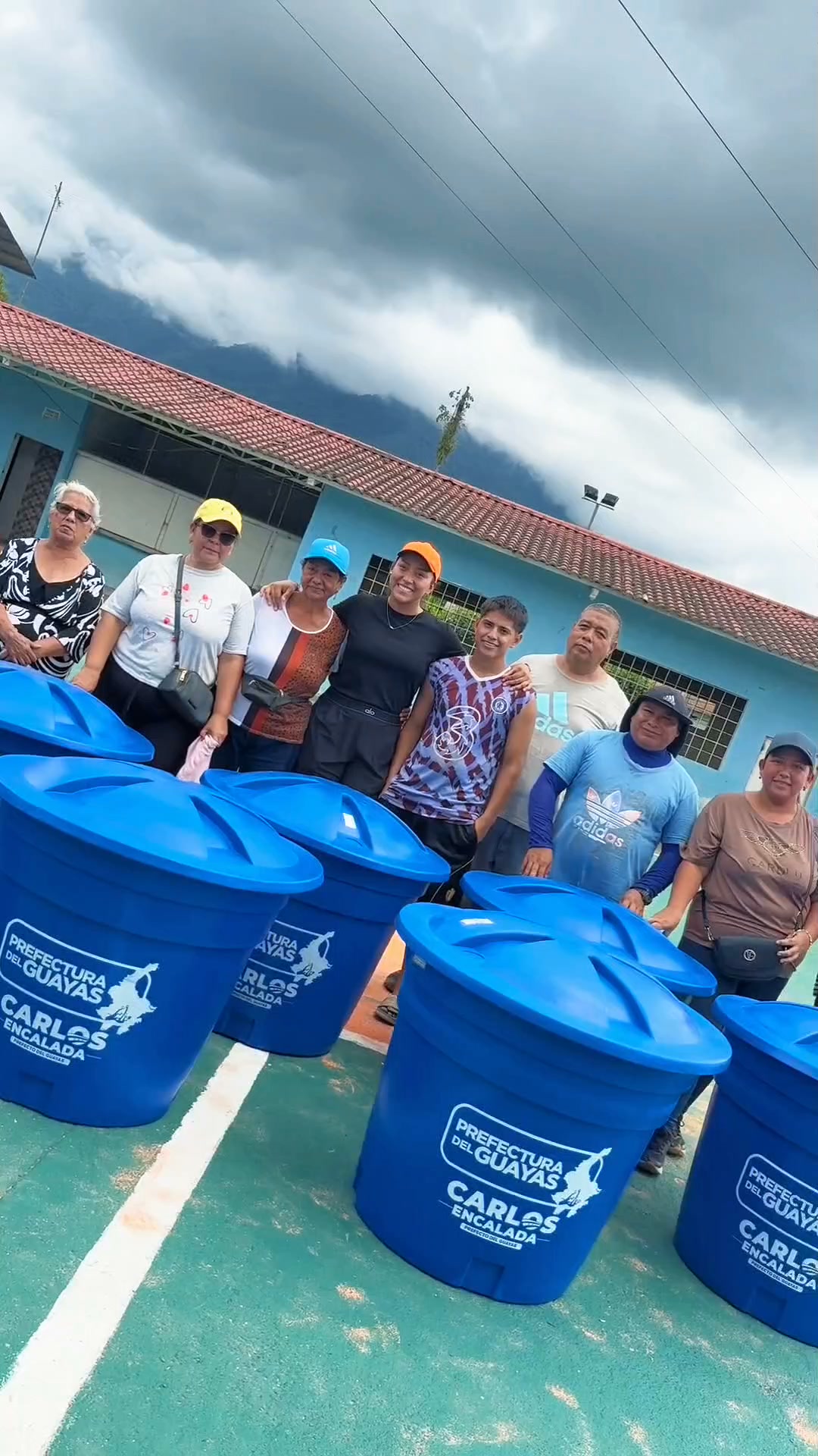 El Triunfo: Prefectura y Alcaldía entregan kits de agua en Casa Blanca