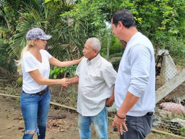 Prefectura del Guayas lleva ayuda humanitaria a Playita Mía en Coronel Marcelino Maridueña