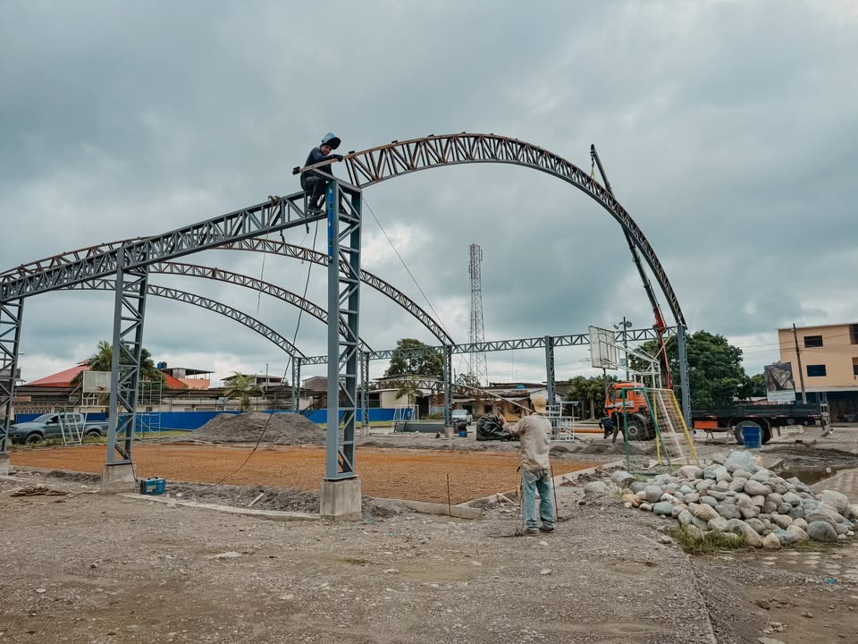 El Piedrero: Avanza el techado de la primera cancha deportiva del Ecoparque