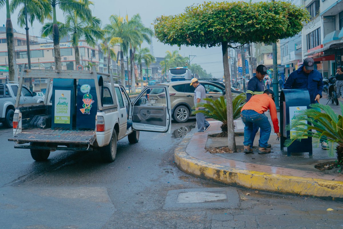 El Triunfo instala nuevos tachos en Miguel Andrade Vanegas para mejorar la limpieza