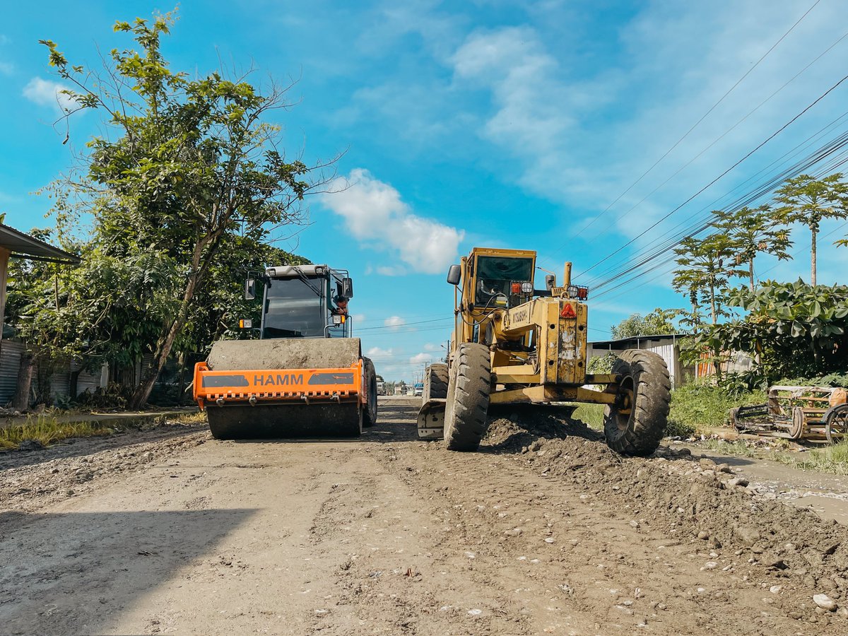 El Triunfo: Maquinaria trabaja en bacheo de calles de La Carmela