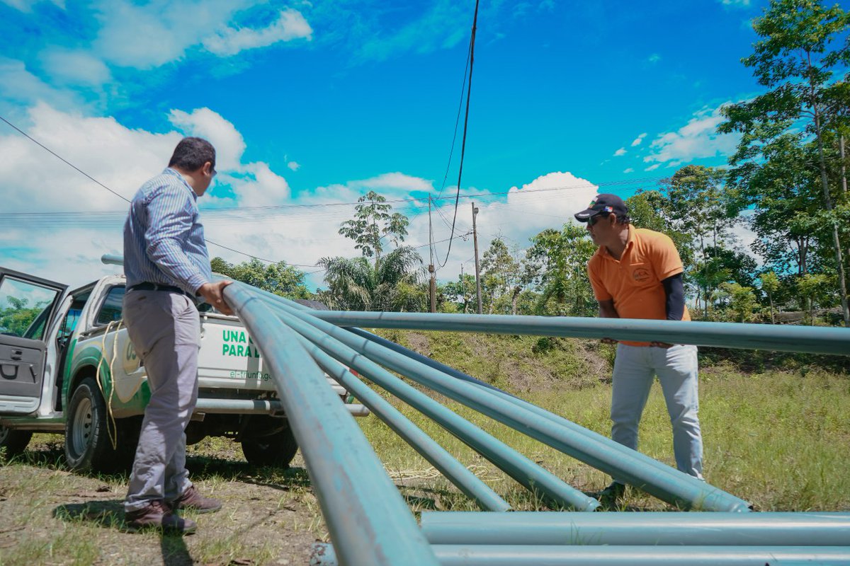 El Triunfo: Entrega de tubos para reparar agua en Colonia Agrícola Amazonas