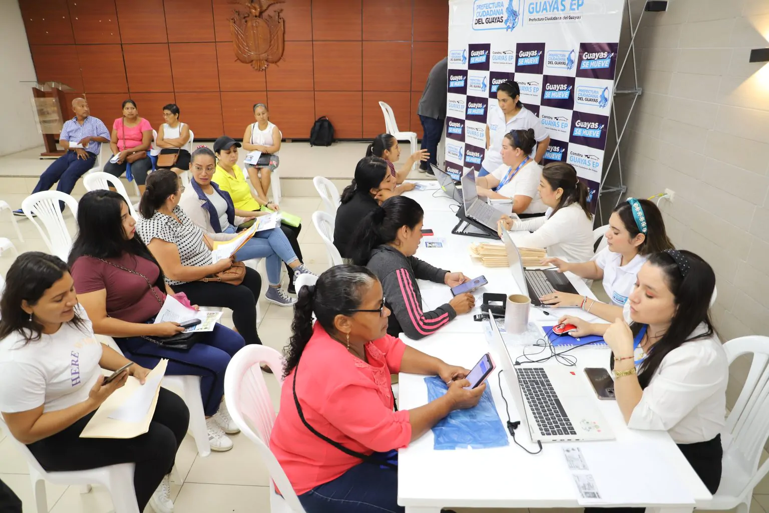 El Triunfo: Prefectura del Guayas convoca a beneficiarios para registrar viviendas sociales