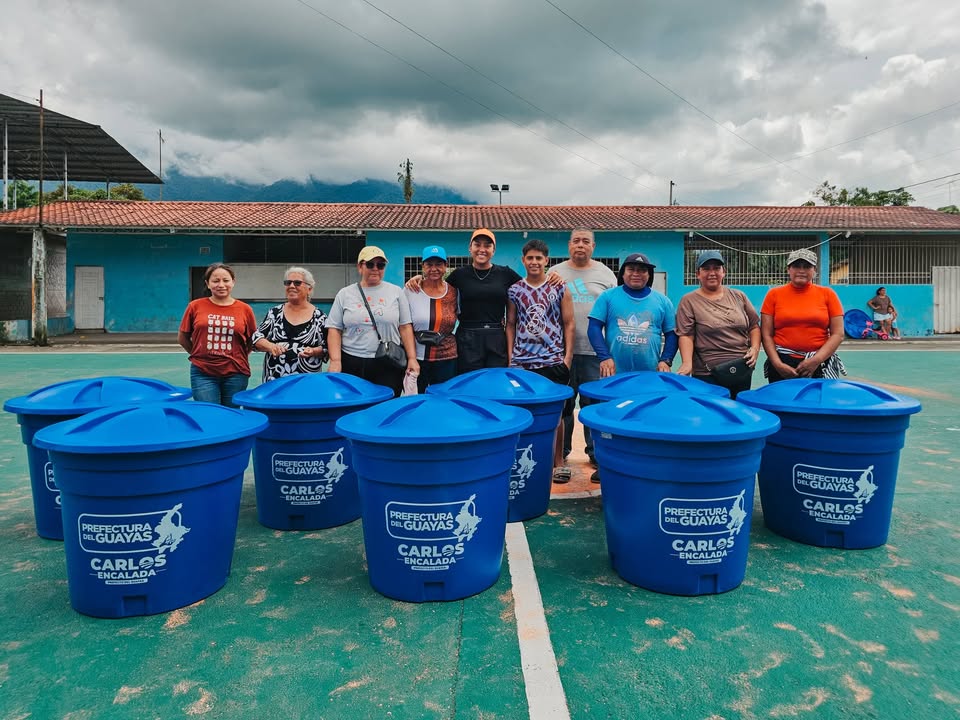 Casa Blanca recibe 170 tanques para potabilizar agua ante lluvias del Niño