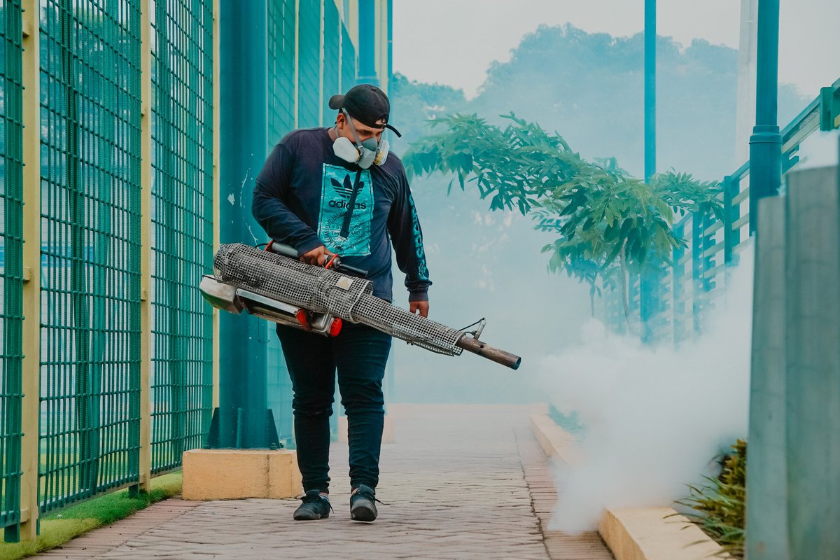 El Triunfo: fumigan Parque El Maestro y Santa Marianita para controlar vectores