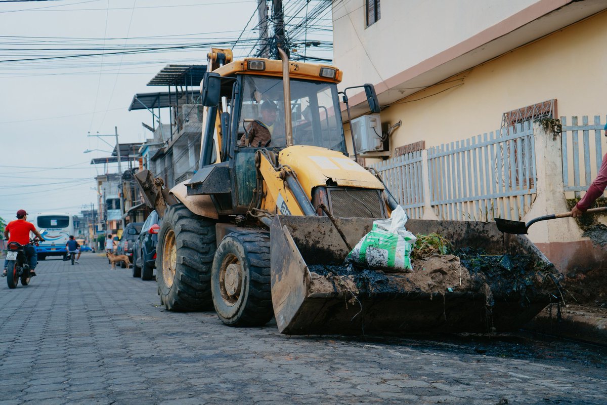 El Triunfo inicia limpieza de escombros en sus ciudadelas para recuperar el orden