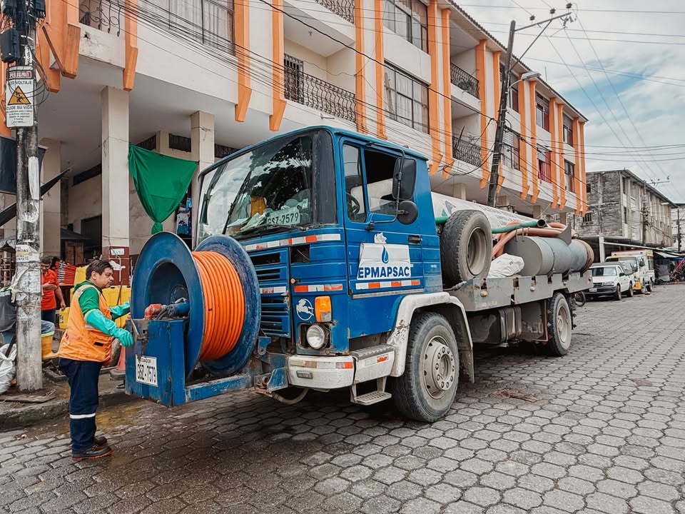 El Triunfo: Limpieza de alcantarillado para evitar rebosamientos por lluvias