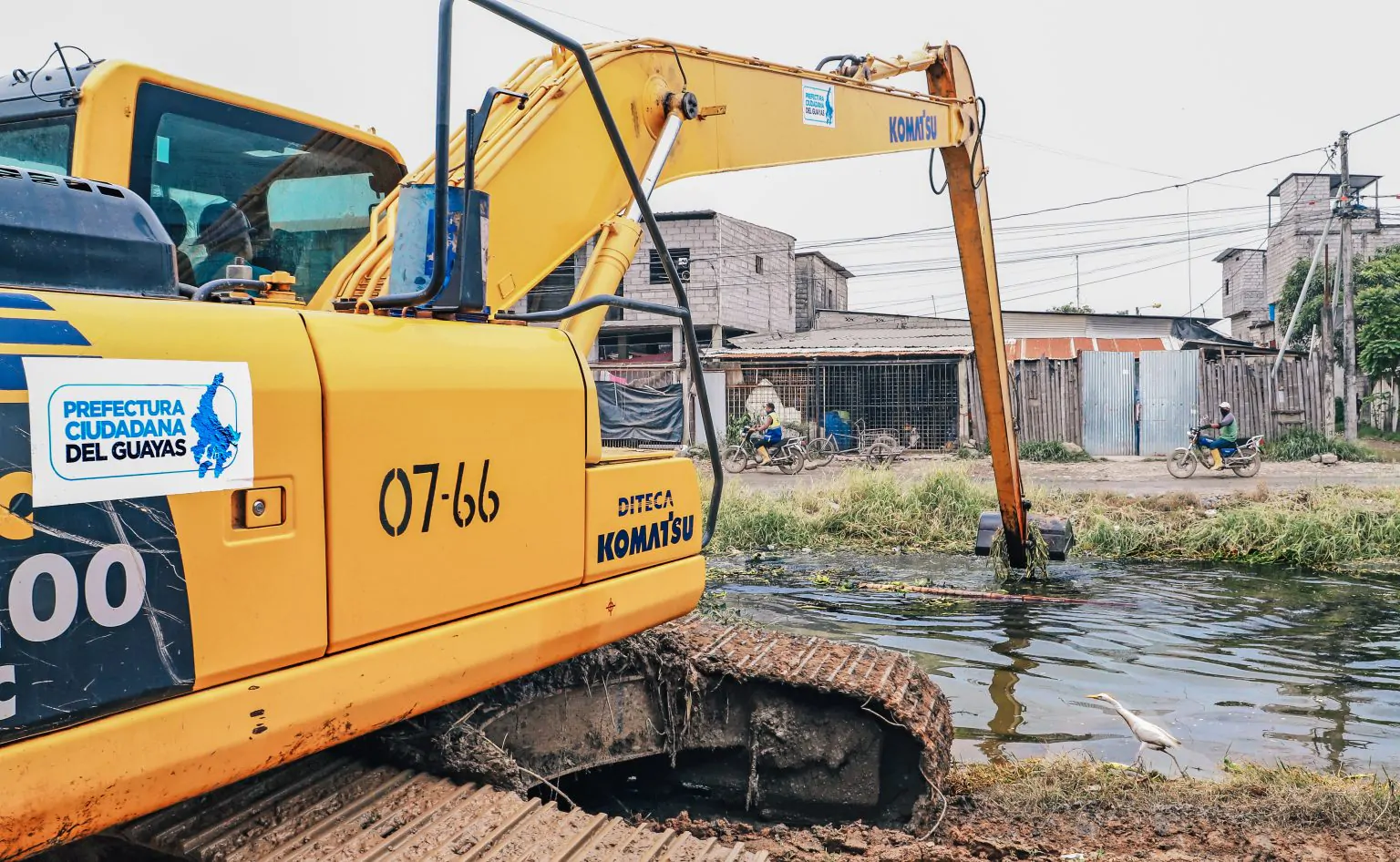 El Triunfo: Prefectura y Municipio recuperan cauce del río Cutuguay para evitar colapso vial