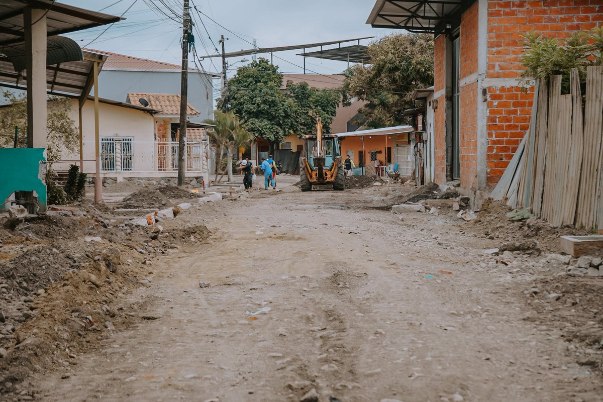El Triunfo inicia obras de aceras en Velasco Ibarra para mejorar la seguridad peatonal