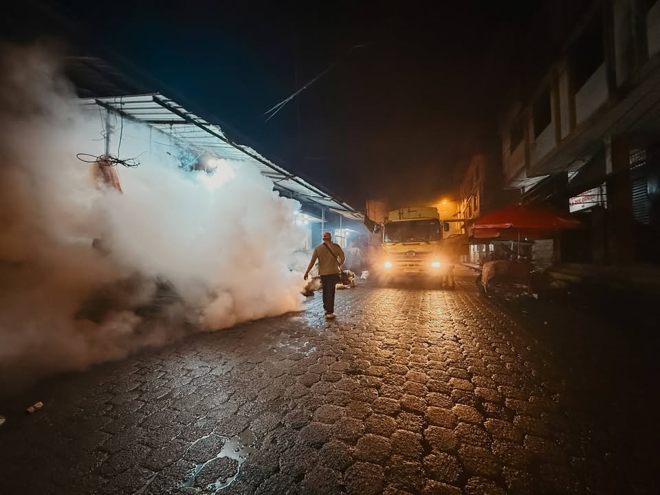 El Triunfo: fumigan el Mercado Central para controlar vectores