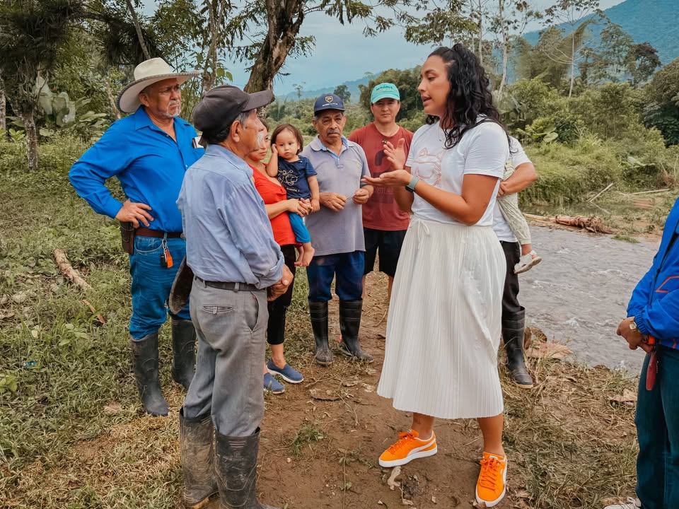 El Triunfo: Maquinaria de la Prefectura para contener el río en Casa Blanca