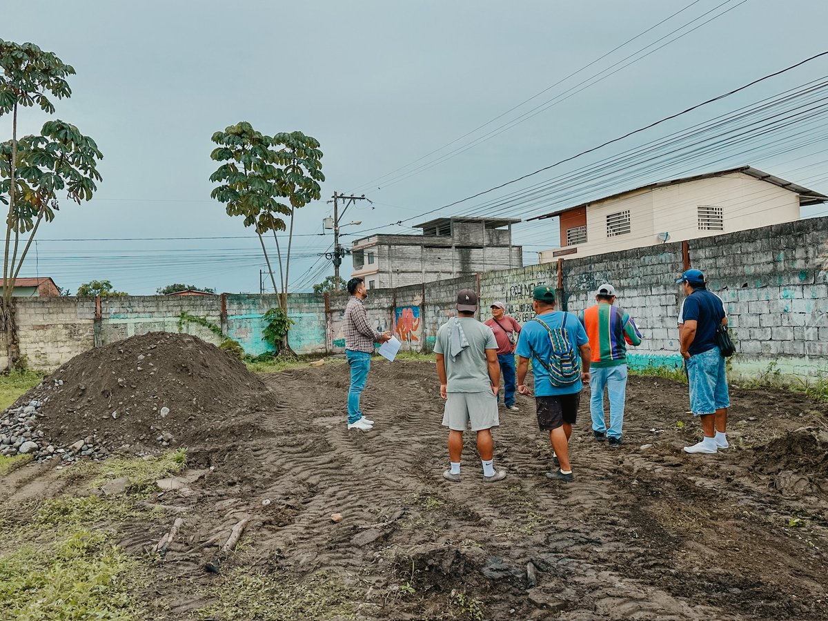 El Triunfo inicia construcción de baños en la Catalina Cadena Miranda